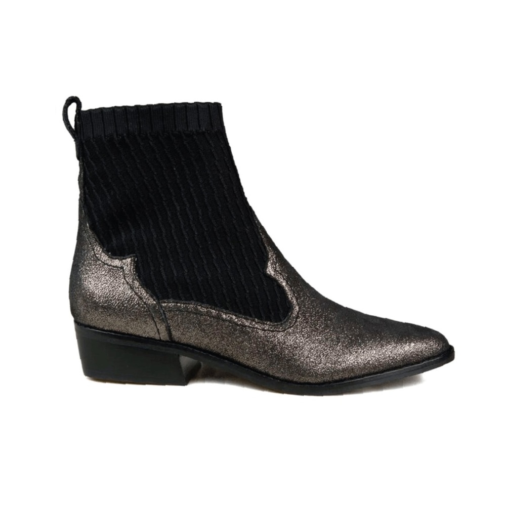 CECELIA NEW YORK TOMAS- NEW IN BOX